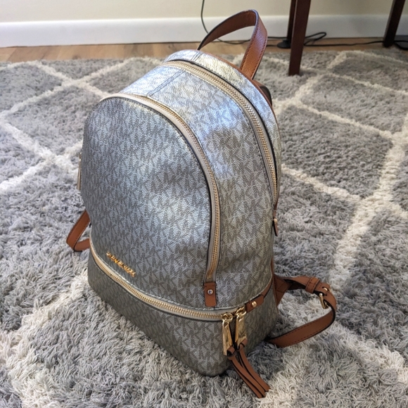 NWOT Gold Michael Kors Backpack - Picture 4 of 14